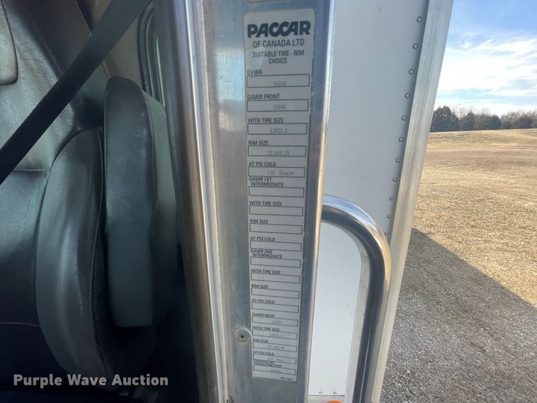 image for item HX9830 2015 Kenworth T370  box truck