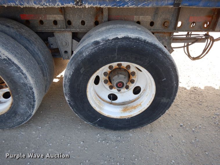 image for item IL9264 2002 Utility  side curtain trailer