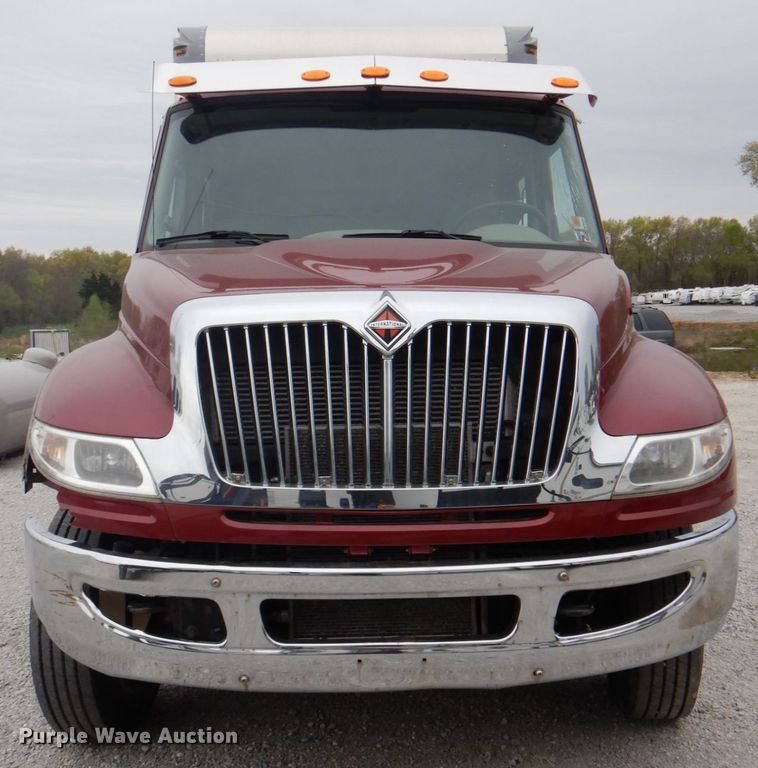 image for item IQ9247 2016 International DuraStar 4300  box truck