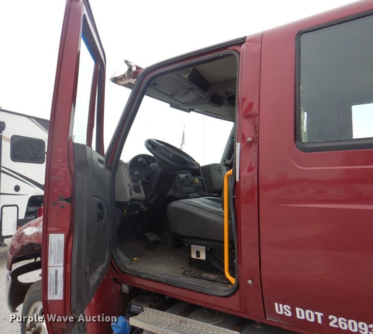 image for item IQ9247 2016 International DuraStar 4300  box truck