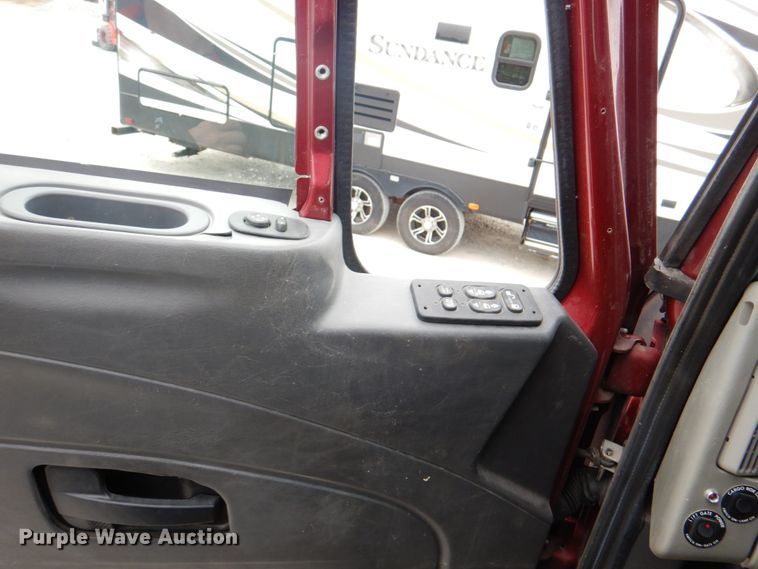 image for item IQ9247 2016 International DuraStar 4300  box truck