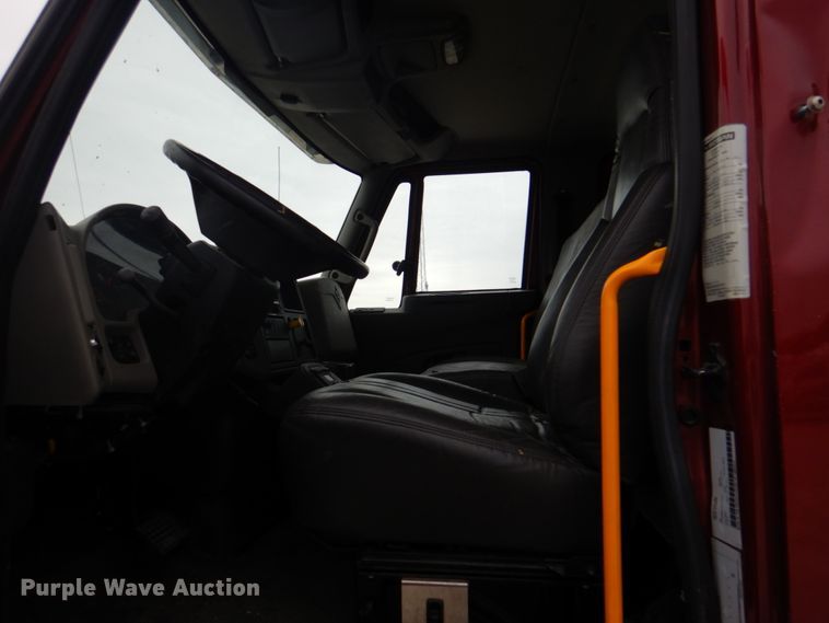 image for item IQ9247 2016 International DuraStar 4300  box truck