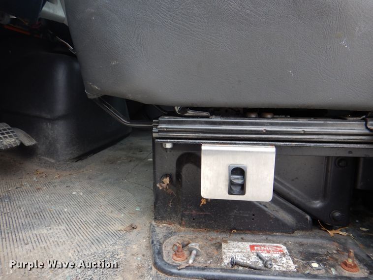 image for item IQ9247 2016 International DuraStar 4300  box truck