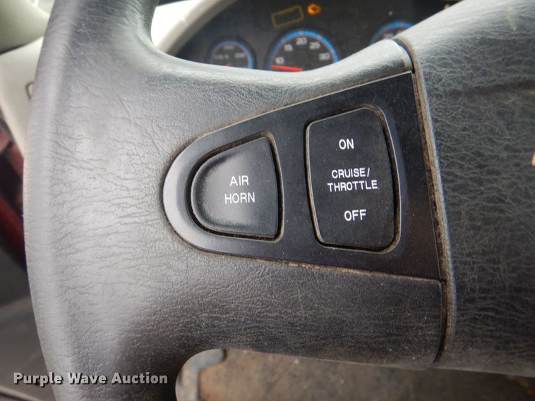 image for item IQ9247 2016 International DuraStar 4300  box truck