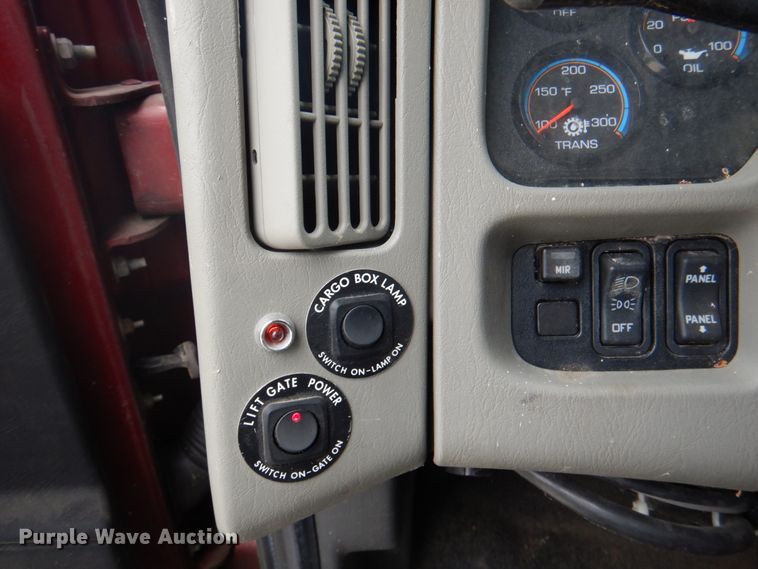 image for item IQ9247 2016 International DuraStar 4300  box truck