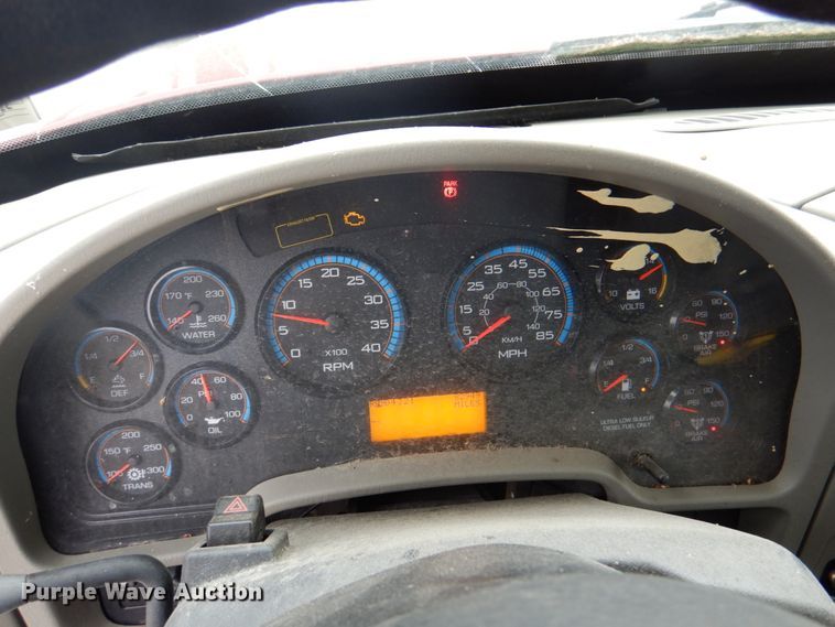 image for item IQ9247 2016 International DuraStar 4300  box truck