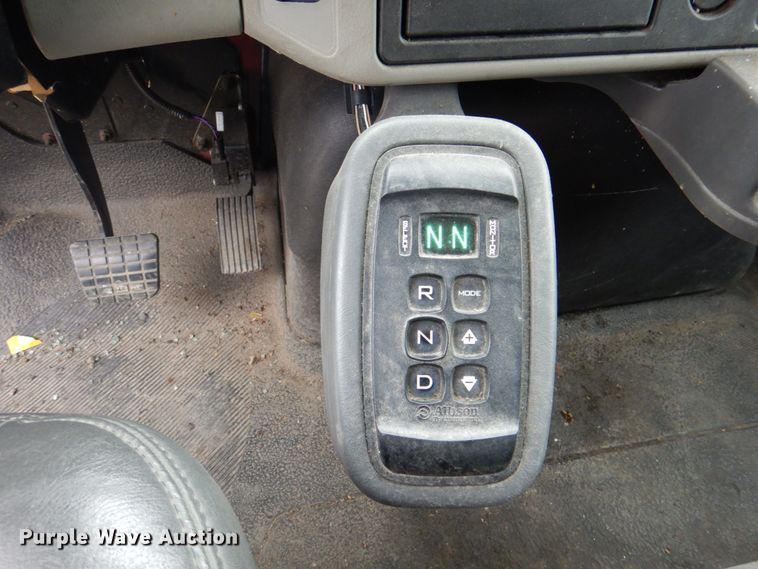 image for item IQ9247 2016 International DuraStar 4300  box truck