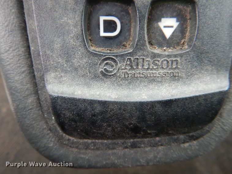 image for item IQ9247 2016 International DuraStar 4300  box truck