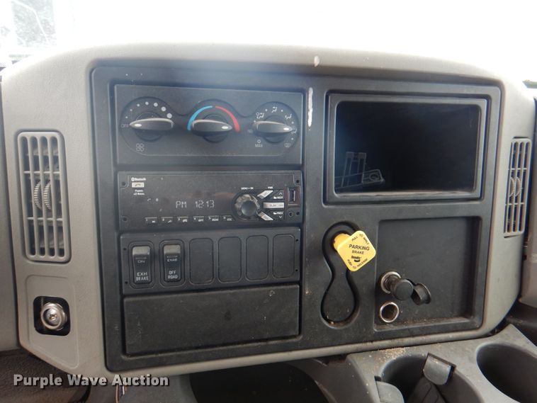 image for item IQ9247 2016 International DuraStar 4300  box truck