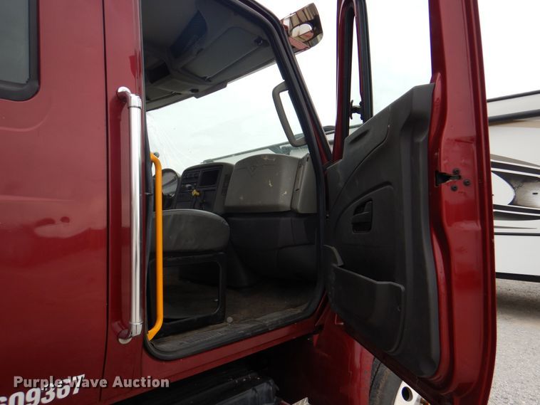 image for item IQ9247 2016 International DuraStar 4300  box truck