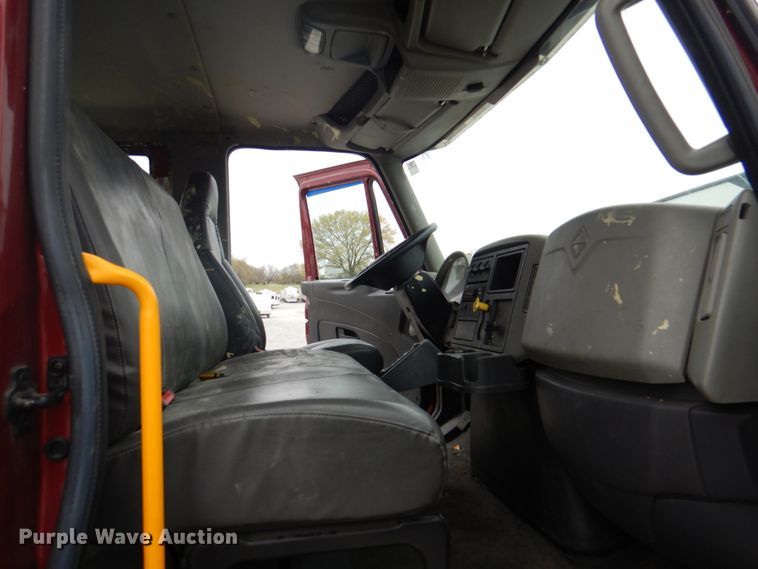 image for item IQ9247 2016 International DuraStar 4300  box truck