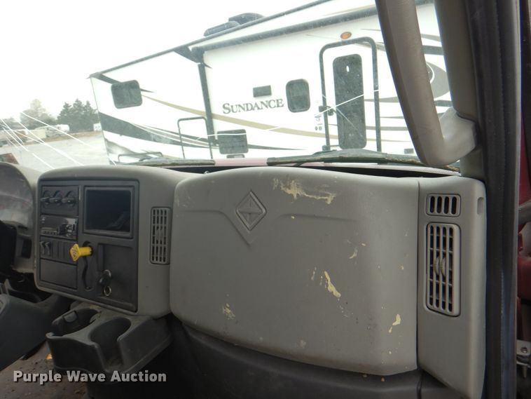 image for item IQ9247 2016 International DuraStar 4300  box truck