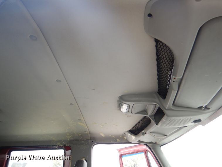 image for item IQ9247 2016 International DuraStar 4300  box truck