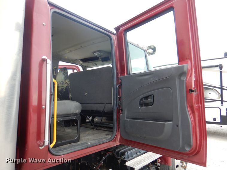 image for item IQ9247 2016 International DuraStar 4300  box truck