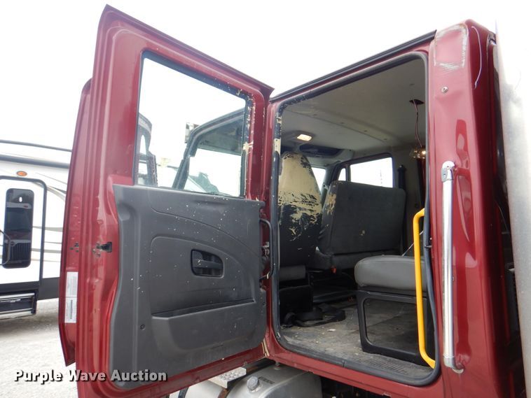 image for item IQ9247 2016 International DuraStar 4300  box truck