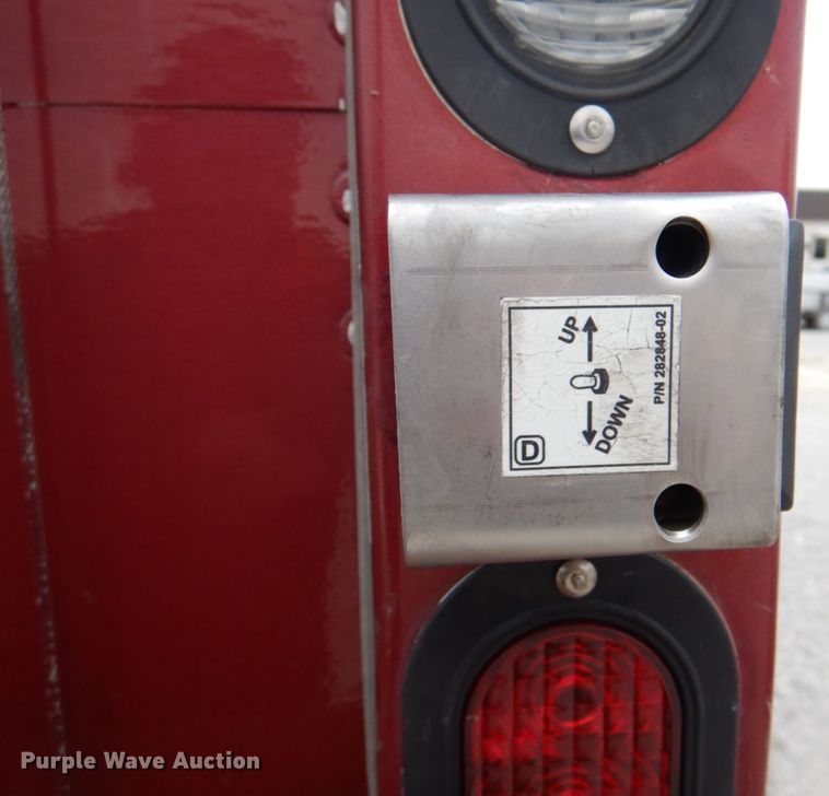 image for item IQ9247 2016 International DuraStar 4300  box truck