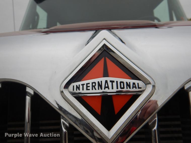 image for item IQ9247 2016 International DuraStar 4300  box truck