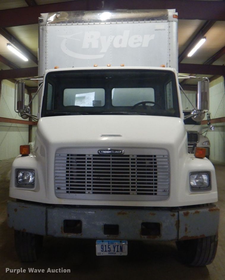 image for item IQ9266 2001 Freightliner FL70  box truck
