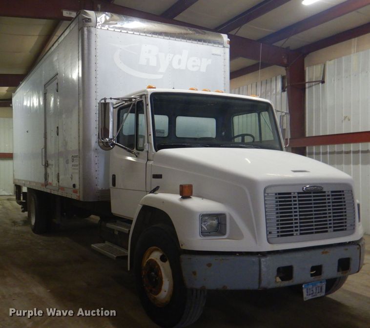 image for item IQ9266 2001 Freightliner FL70  box truck