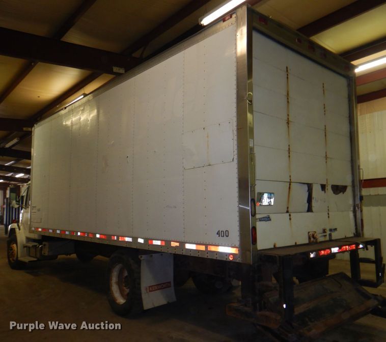 image for item IQ9266 2001 Freightliner FL70  box truck