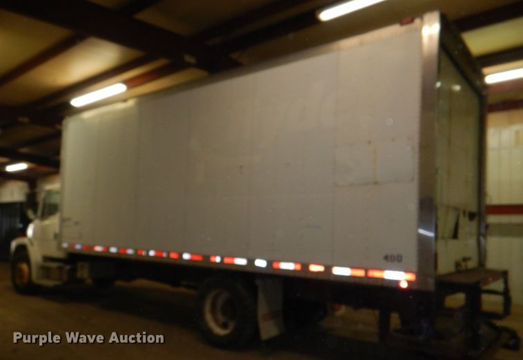 image for item IQ9266 2001 Freightliner FL70  box truck
