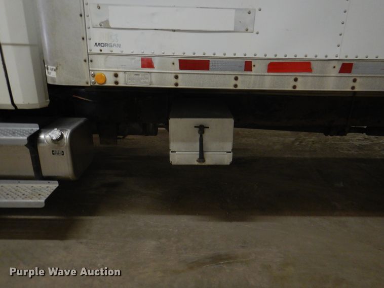 image for item IQ9266 2001 Freightliner FL70  box truck