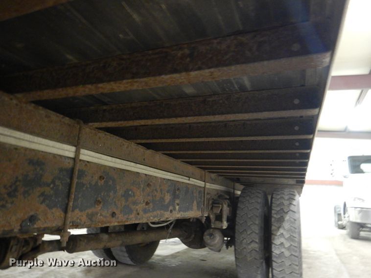 image for item IQ9266 2001 Freightliner FL70  box truck