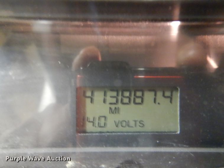 image for item IQ9266 2001 Freightliner FL70  box truck