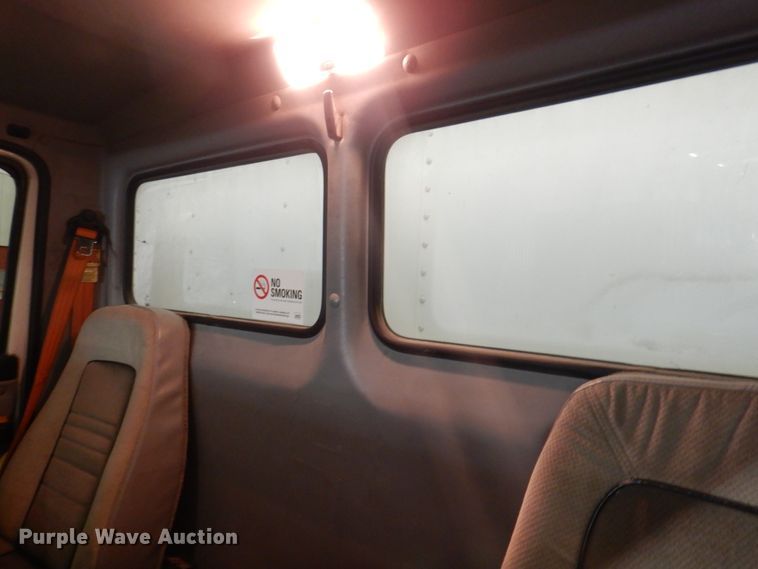 image for item IQ9266 2001 Freightliner FL70  box truck