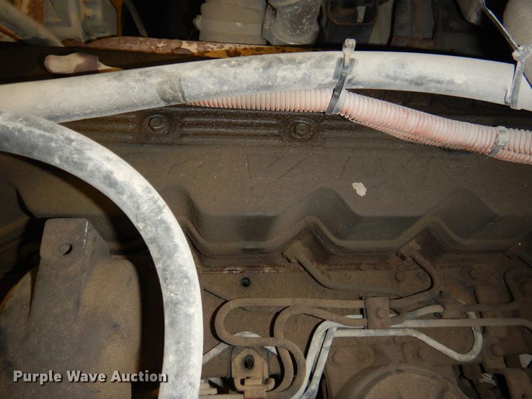 image for item IQ9266 2001 Freightliner FL70  box truck