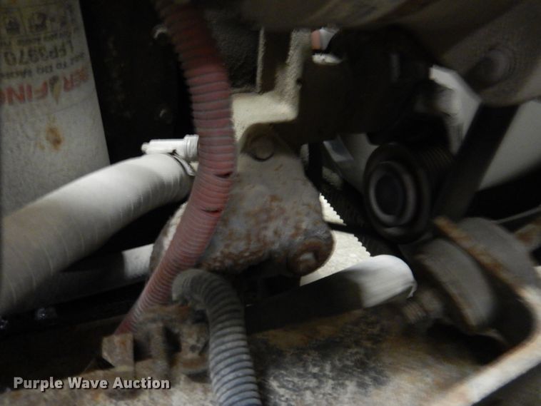 image for item IQ9266 2001 Freightliner FL70  box truck