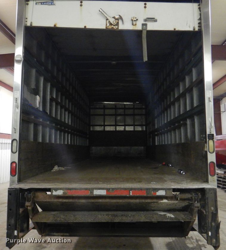 image for item IQ9266 2001 Freightliner FL70  box truck