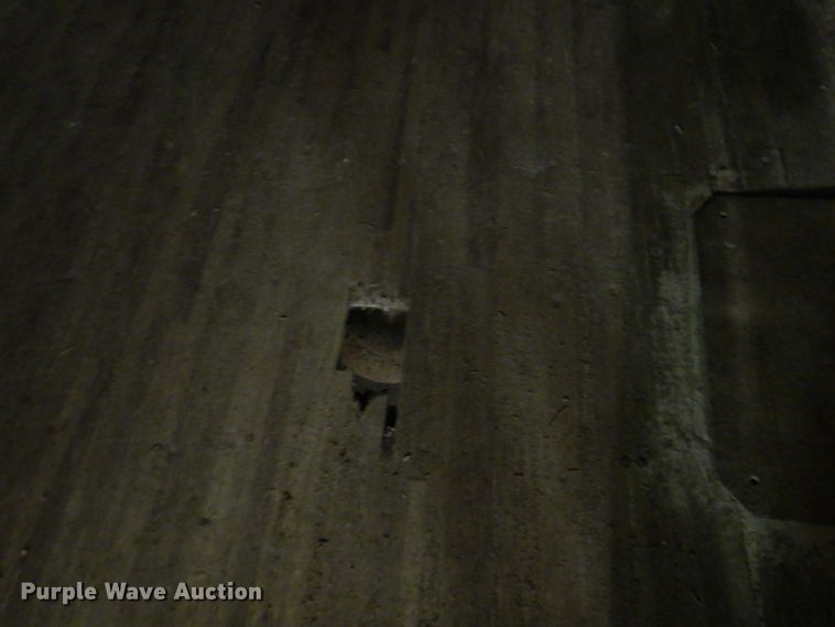 image for item IQ9266 2001 Freightliner FL70  box truck