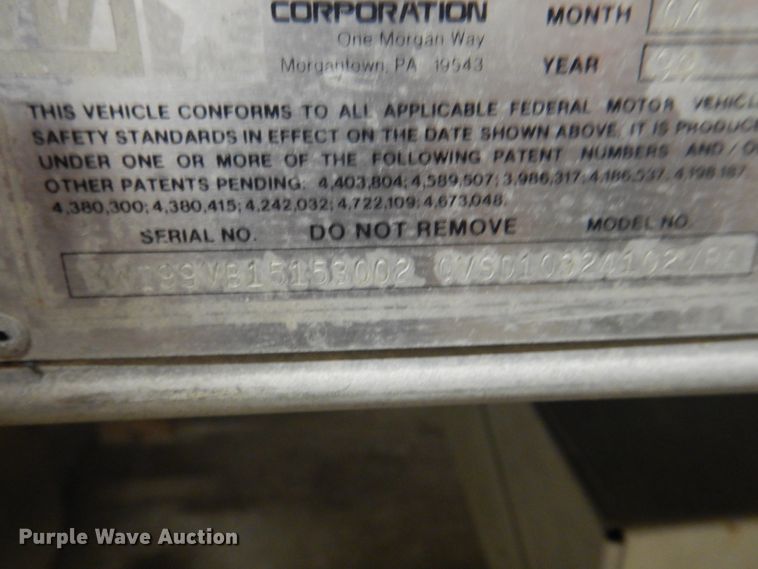 image for item IQ9266 2001 Freightliner FL70  box truck