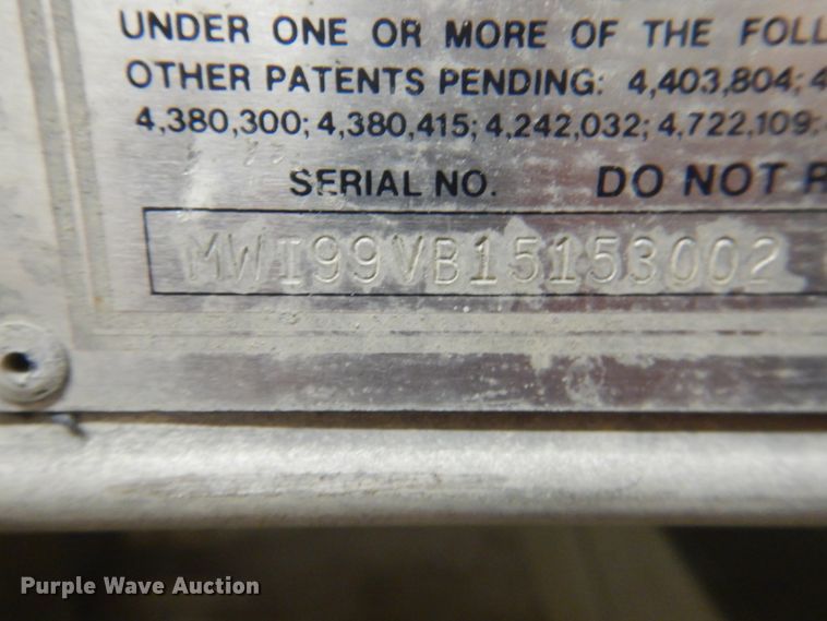 image for item IQ9266 2001 Freightliner FL70  box truck