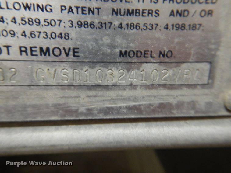 image for item IQ9266 2001 Freightliner FL70  box truck