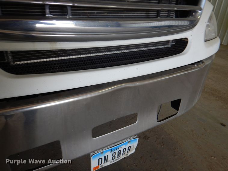 image for item IQ9267 2006 Freightliner Columbia  semi truck