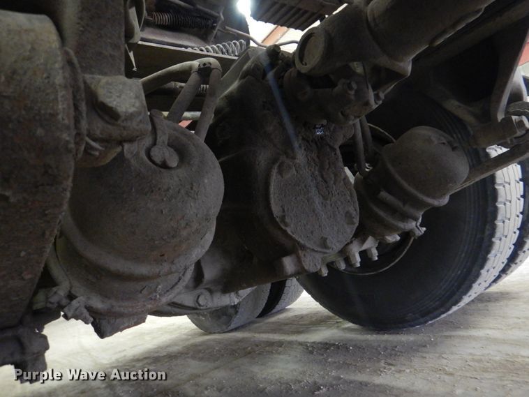 image for item IQ9267 2006 Freightliner Columbia  semi truck