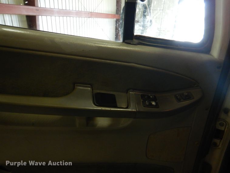 image for item IQ9267 2006 Freightliner Columbia  semi truck