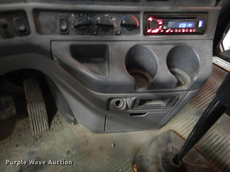 image for item IQ9267 2006 Freightliner Columbia  semi truck