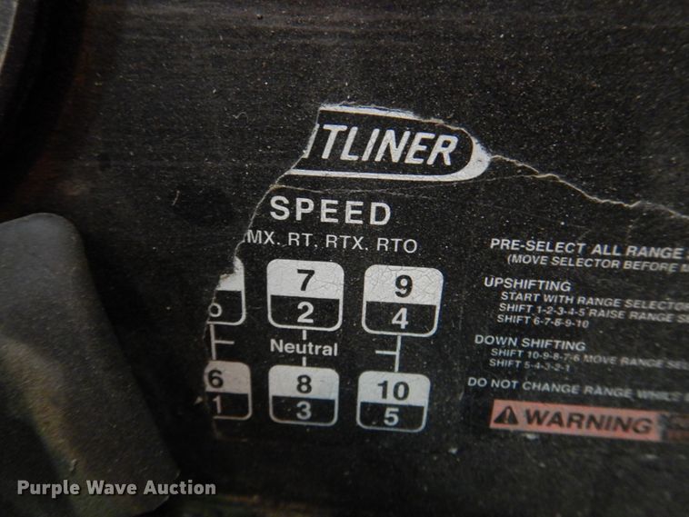 image for item IQ9267 2006 Freightliner Columbia  semi truck