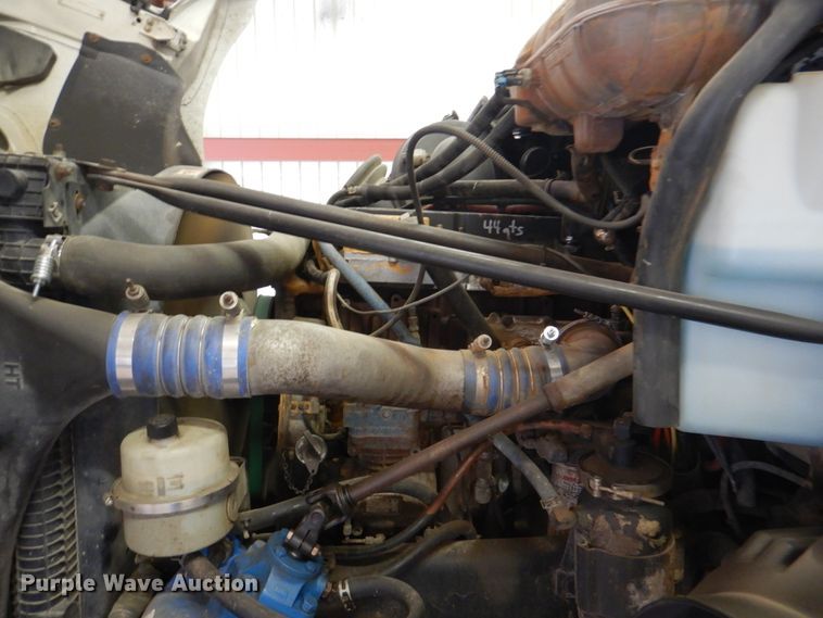 image for item IQ9267 2006 Freightliner Columbia  semi truck