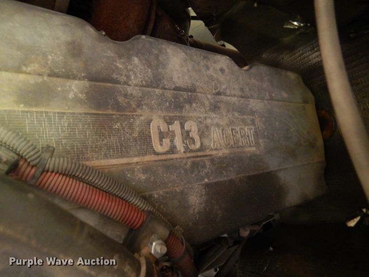 image for item IQ9267 2006 Freightliner Columbia  semi truck