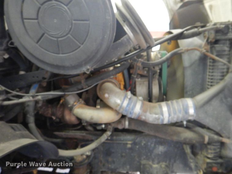 image for item IQ9267 2006 Freightliner Columbia  semi truck