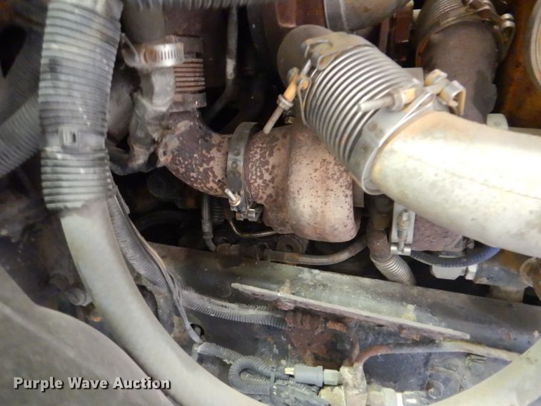 image for item IQ9267 2006 Freightliner Columbia  semi truck