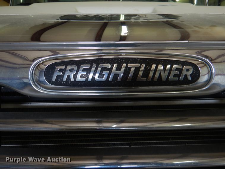 image for item IQ9267 2006 Freightliner Columbia  semi truck