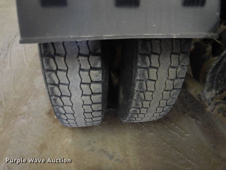 image for item IQ9267 2006 Freightliner Columbia  semi truck