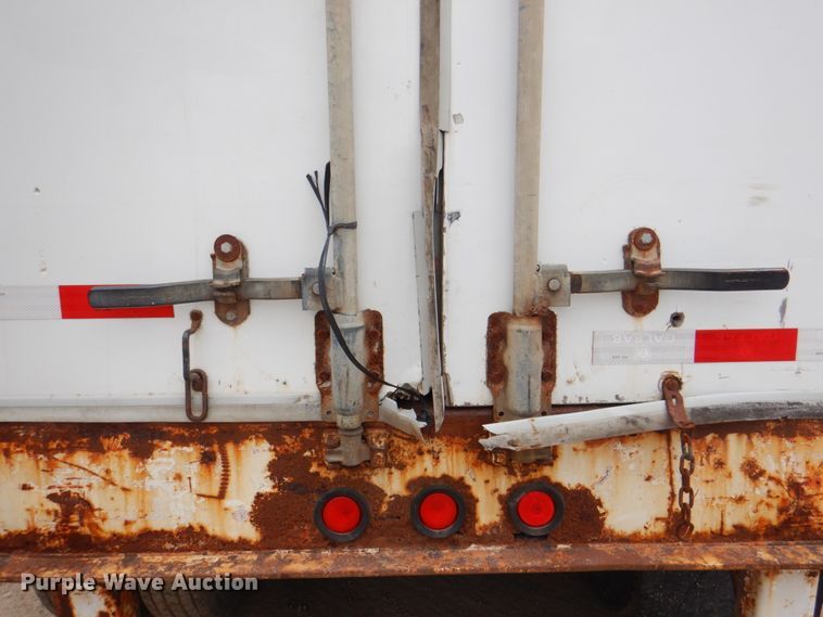 image for item IQ9269 1995 Utility Trailers VS2D0  dry van trailer