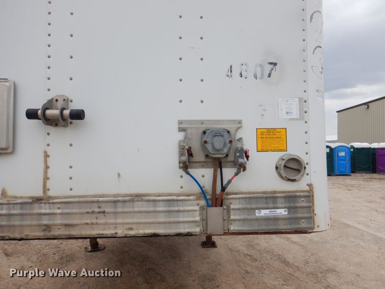 image for item IQ9269 1995 Utility Trailers VS2D0  dry van trailer