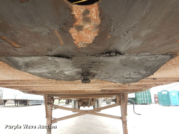 image for item IQ9269 1995 Utility Trailers VS2D0  dry van trailer